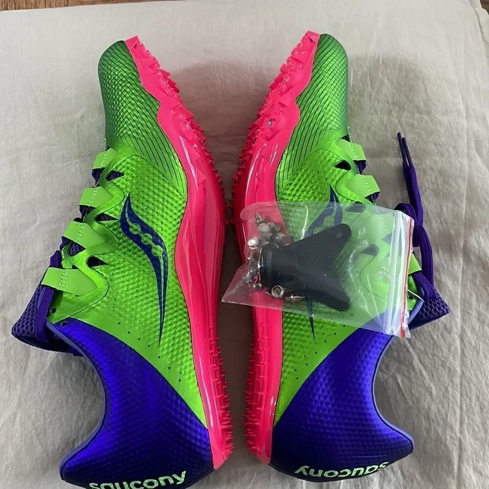 SAUCONY SHOWDOWN 4 RACING SHOES.  COLORS ARE GREEN/PURPLE PINK.  NEW IN …
